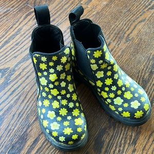 Native Chelsea boots